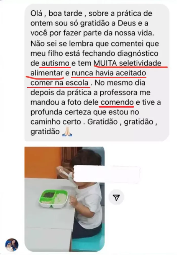 Print da Vanessa com a foto do filho comendo na escola pela primeira vez